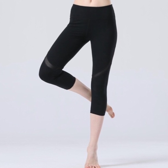 Queen Yoga Pants - Norah Crop Leggings Athletic Women's M in Black